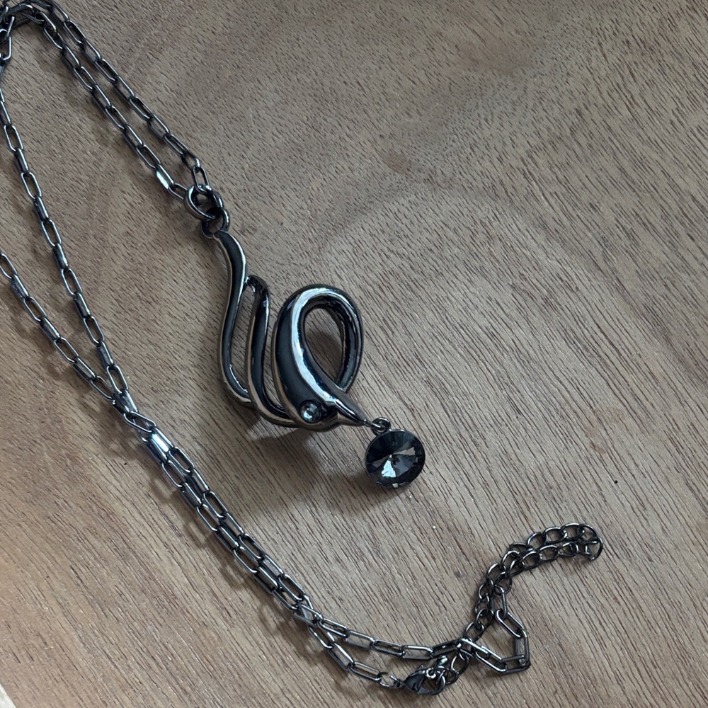 Gorgeous Gun Metal swirl rhinestone pendant on unique link 34” chain Necklace